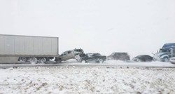 FOTO Zbog oluje u SAD-u na stotinu vozila u lančanom sudaru