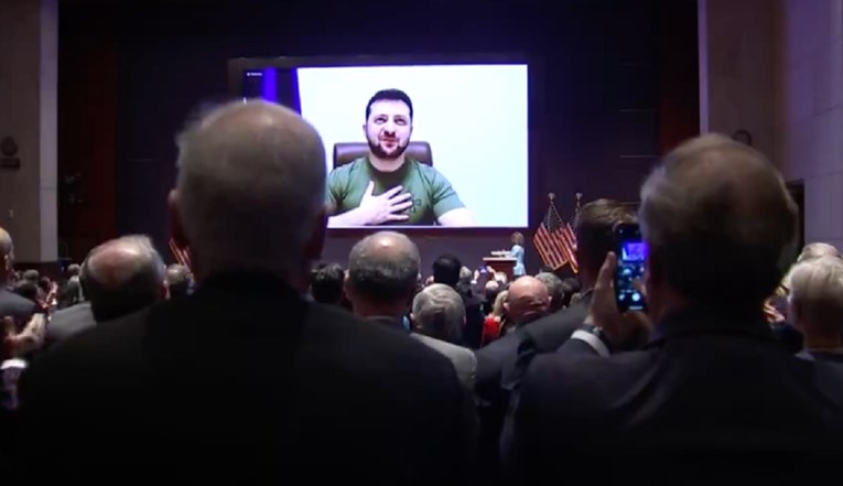 VIDEO Zelenskij se obratio američkom Kongresu, zastupnici mu pljeskali