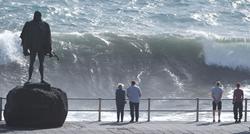 Češki turist fotkao goleme valove na Kanarima pa upao u more i poginuo