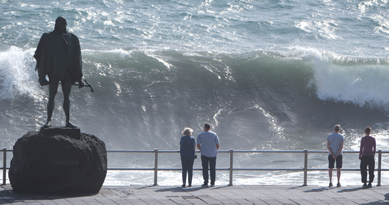 Češki turist fotkao goleme valove tijekom oluje na Kanarima pa upao u more i poginuo