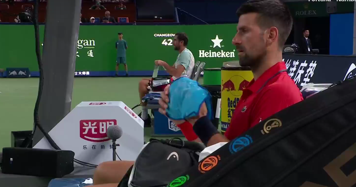 VIDEO Đoković tijekom meča s Čilićem obukao posebnu rukavicu. Evo čemu služi