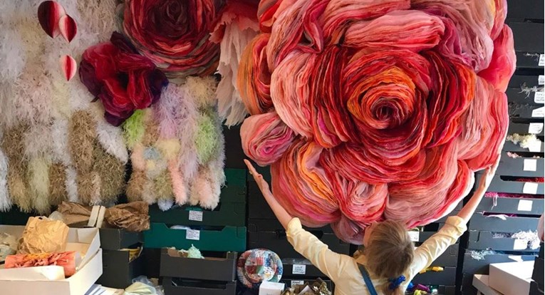 Ljepši od pravih: Umjetnica izrađuje ogromne bukete cvijeća od papirnatih maramica