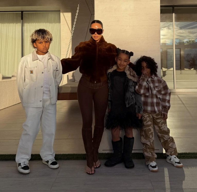"Stvarno sam se trudila": Kim Kardashian pokazala kako izgleda fotkanje s djecom
