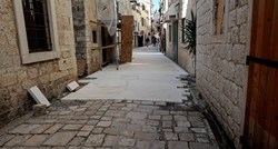 VIDEO U Trogiru obnavljali vodovod, stari kamen na ulicama zamijenili pločama