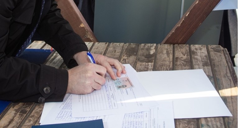 DIP objavio kako će se prikupljati potpisi birača koji su u samoizolaciji