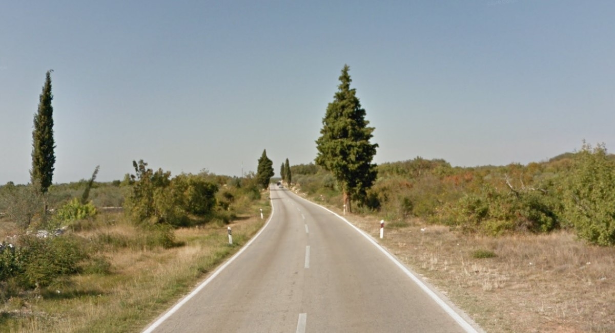 Kod Pule se sudarili auto i kamion, jedna osoba poginula