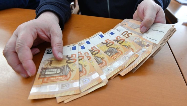 Umirovljenici sutra dobivaju uskrsnice od 50 eura