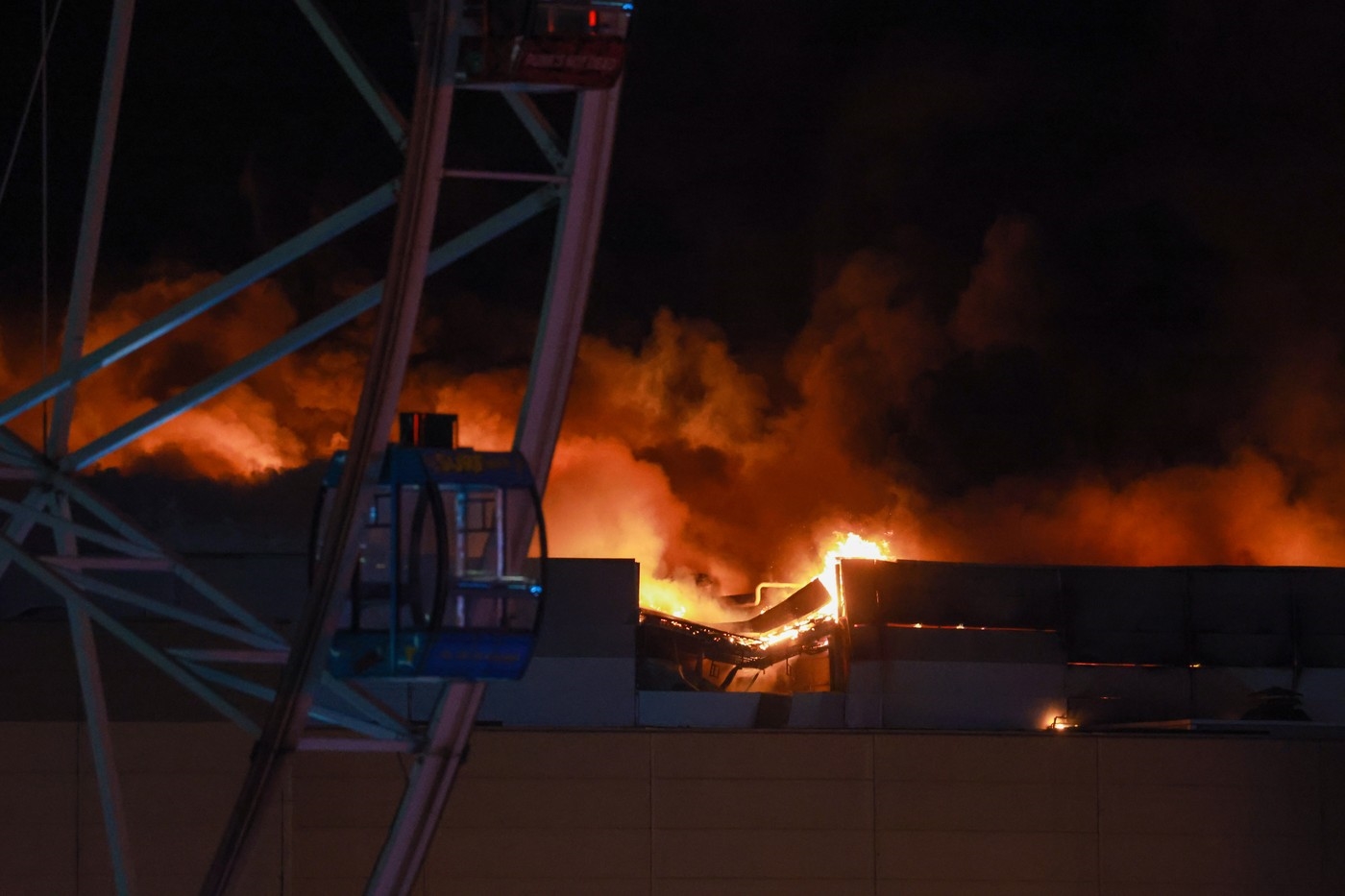 VIDEO Urušava se krov koncertne dvorane u Moskvi u kojoj je izvršen pokolj
