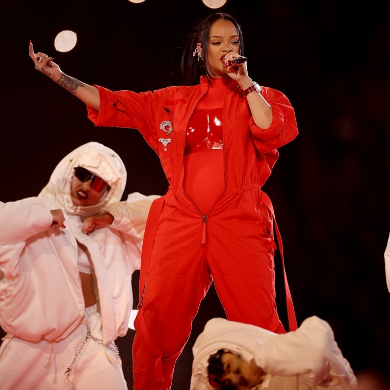 "Previše je nervozna": Rihanna iznenada otkazala šest koncerata u Londonu?