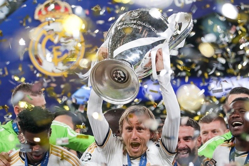 FourFourTwo: Modrić povećava svoje već veliko bogatstvo. Evo koliko je težak