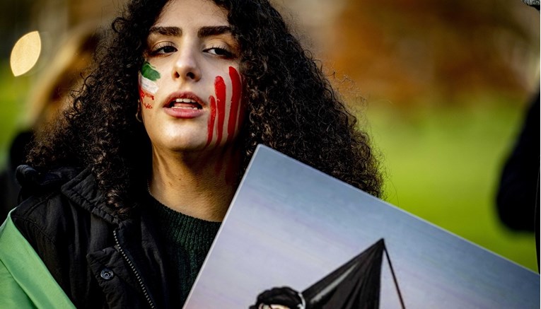 Žena u Iranu mogla bi dobiti smrtnu kaznu zbog sudjelovanja u prosvjedima