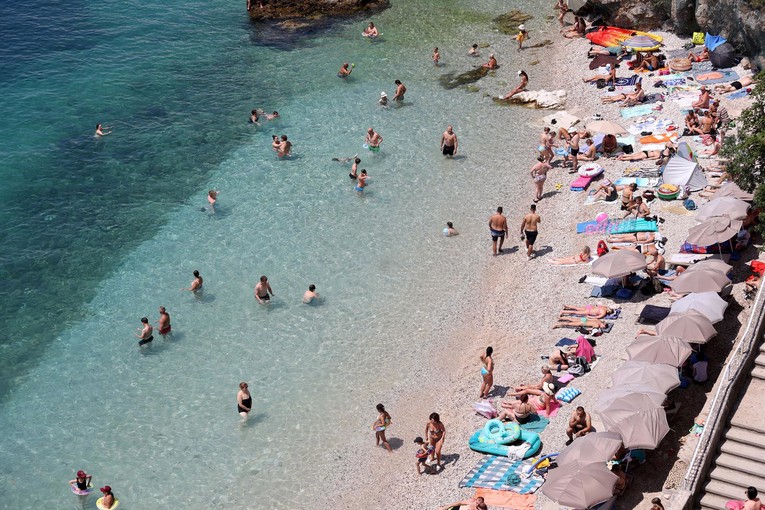Švicarac (51) na plaži u Istri snimao golu djecu