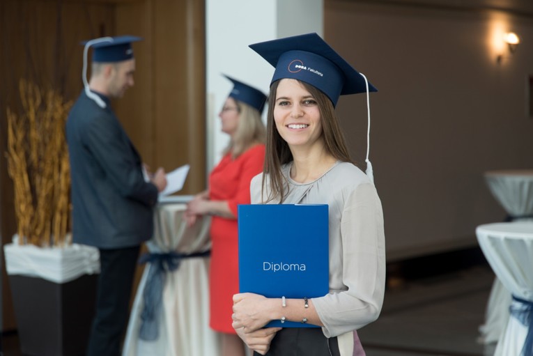 Za vaš karijerni razvoj odaberite 100 % online studij na hrvatskom jeziku