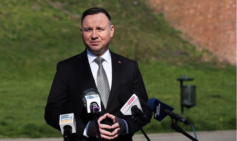 Poljski predsjednik uoči izbora najavio velike naknade nezaposlenima zbog koronakrize