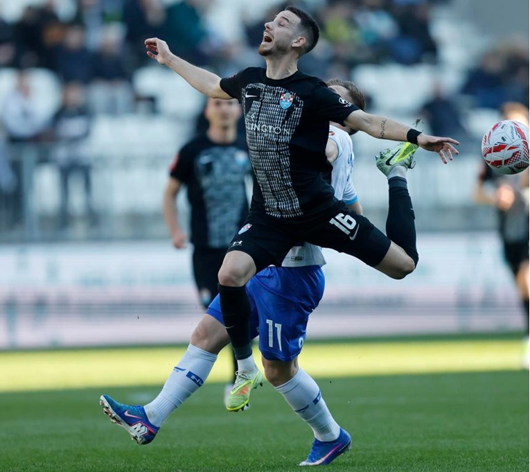 Teška ozljeda braniča Vukovara. Urlikao je i na nosilima izašao s terena