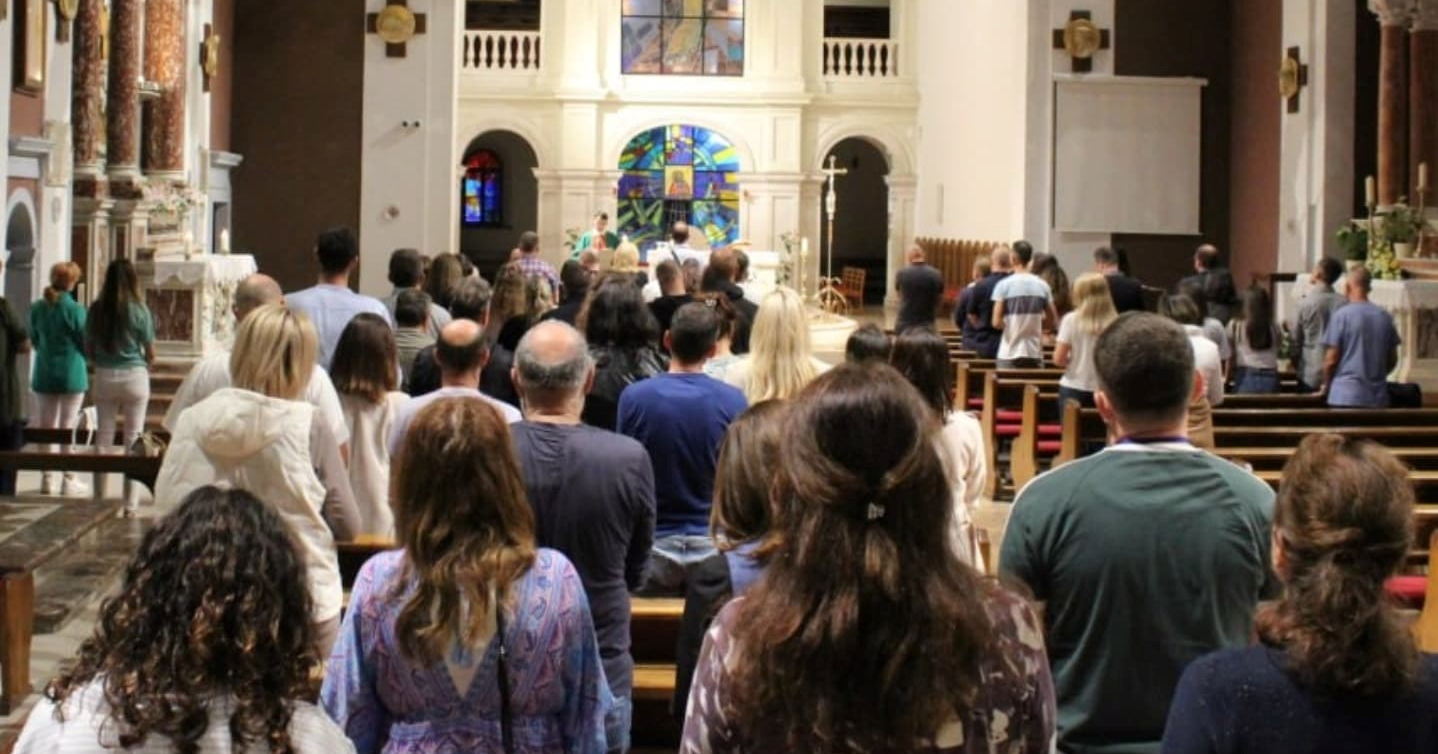 U Sinju se okupilo stotinjak katolika samaca: "Za sve slobodne od 27 do 50 godina"