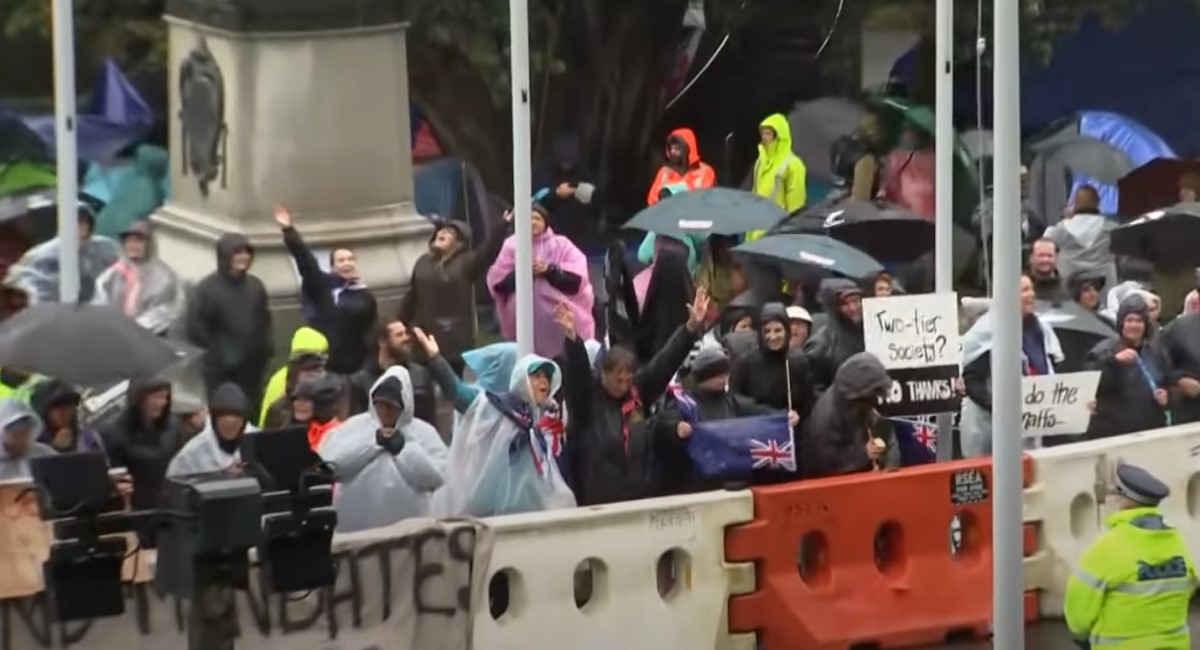 Na Novom Zelandu pokušavaju rastjerati prosvjednike pjesmama Let It Go i Baby Shark