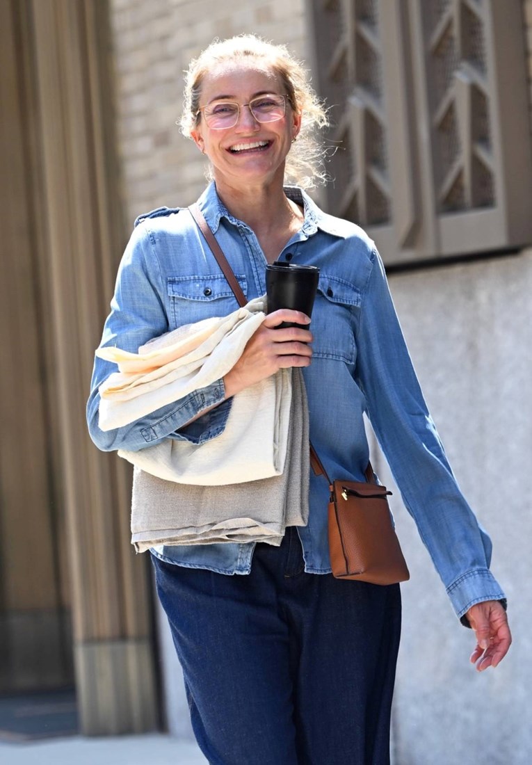 Cameron Diaz snimljena u šetnji bez trunke šminke