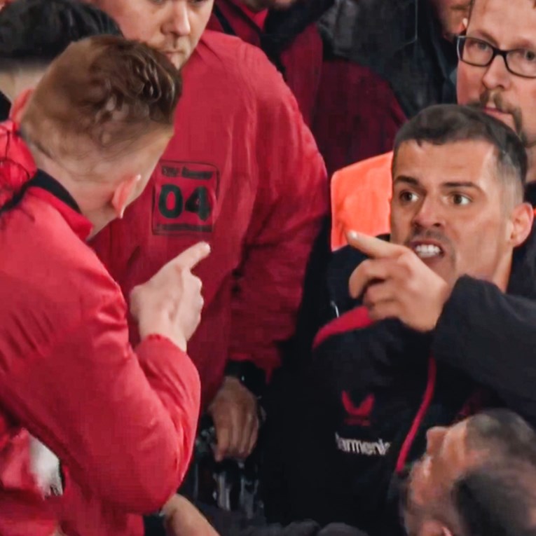 Pogledajte sukob Xhake i navijača nakon ispadanja Bayera iz kupa od trećeligaša