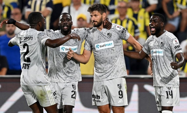 Petković zapljeskao protivničkim navijačima: Nikad u karijeri nisam ovo vidio