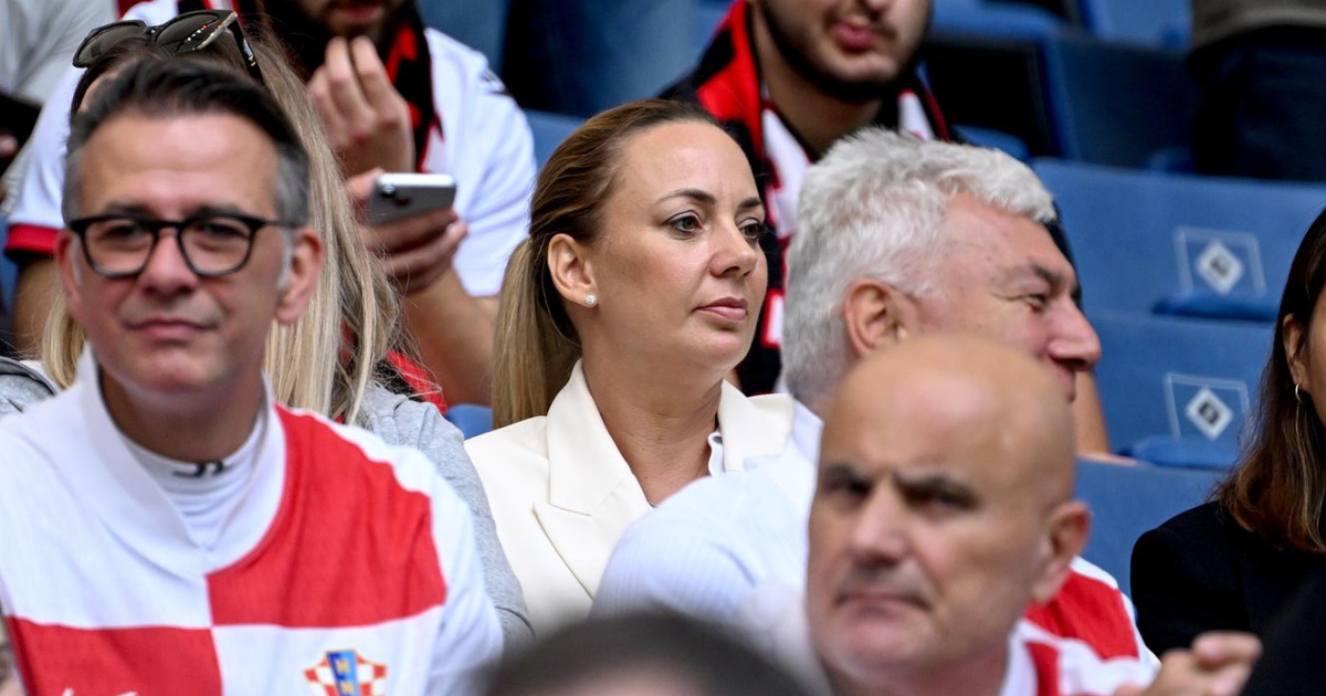 Lukina najveća podrška: Vanja Modrić snimljena na tribinama u Hamburgu ...