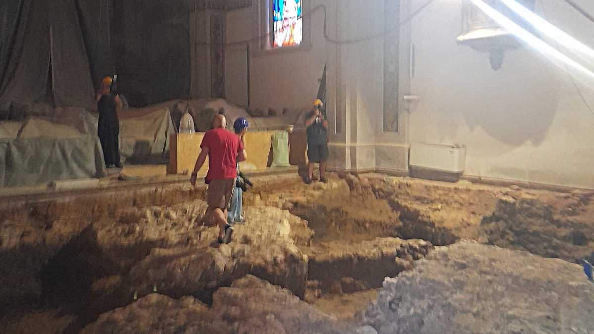 FOTO U crkvi u Karlovcu pronađeni mnogi bogati arheološki nalazi