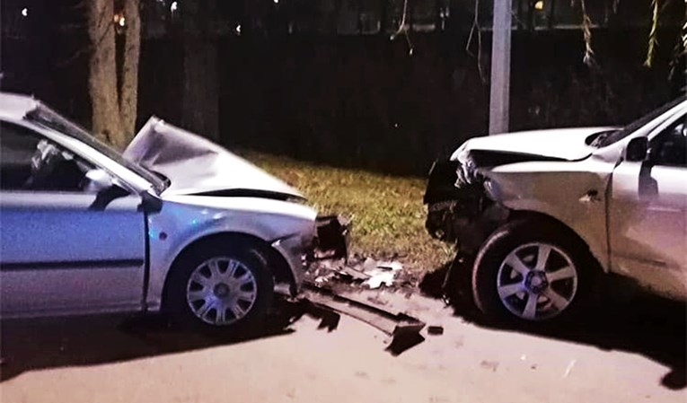 U Vinkovcima se pijani vozač zabio u auto sa ženom i djetetom, svi su u bolnici