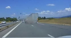 VIDEO Zaspao za volanom pa završio u kamionu