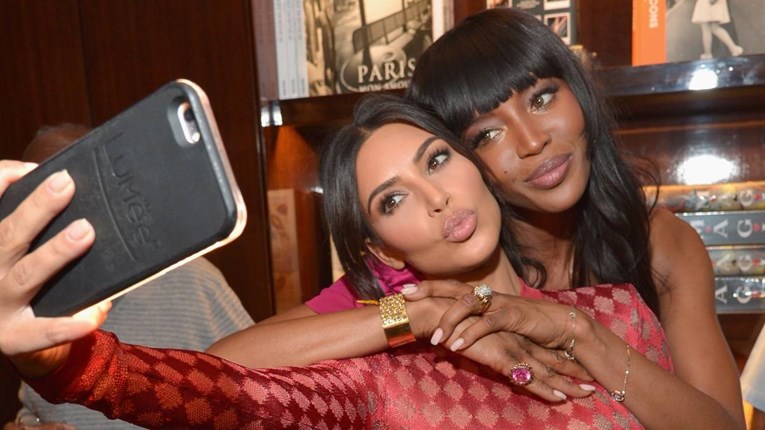 Uhvaćena na djelu: Kim Kardashian kopira stajlinge Naomi Campbell iz 90-ih