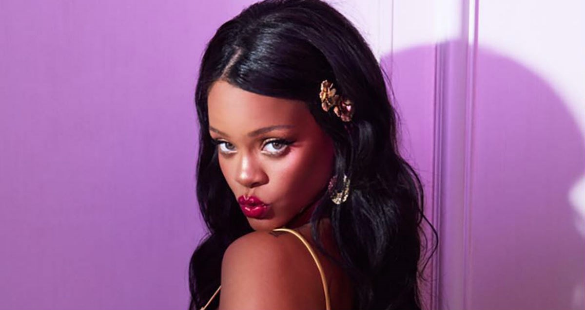 Odvažno od glave do pete: Rihanna oduševila stajlingom i frizurom