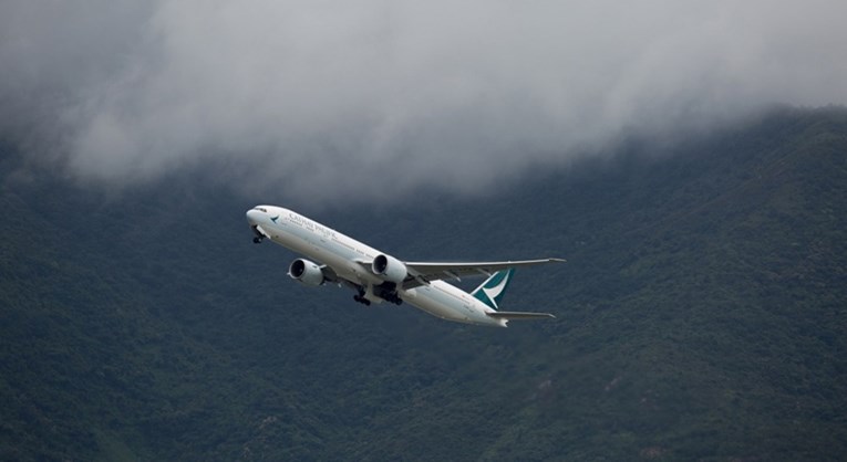 Putnik na letu za Hong Kong pokušao otvoriti vrata aviona
