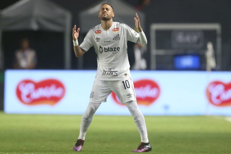 Neymar propustio utakmicu Santosa zbog maratonskog igranja pokera?