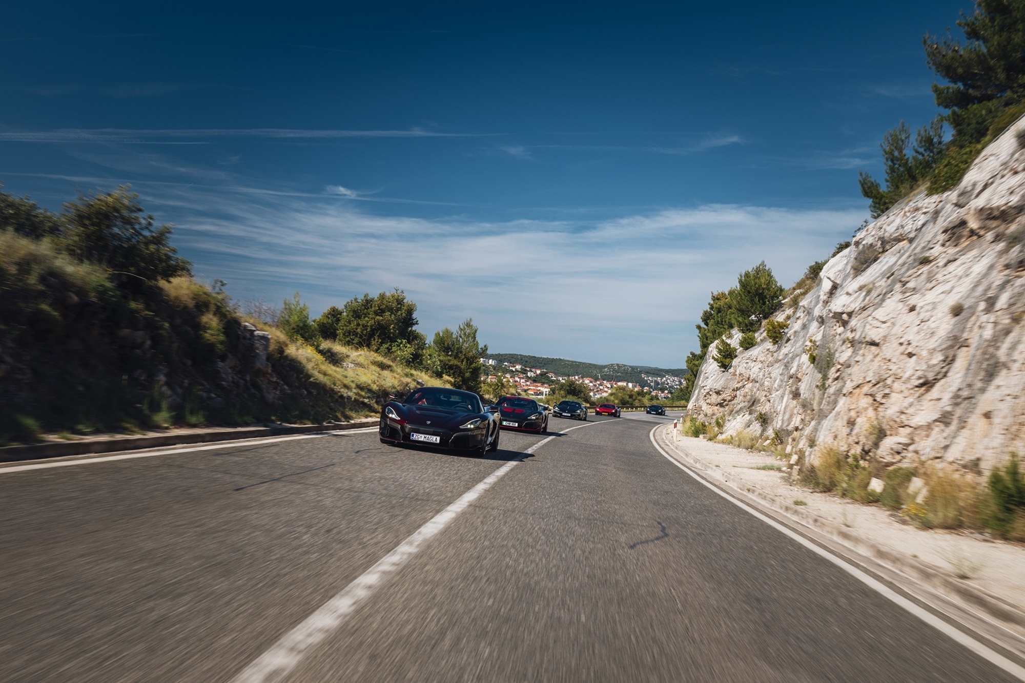 Vlasnici 10 Rimac Nevera iz cijelog svijeta na turneji duž Dalmacije