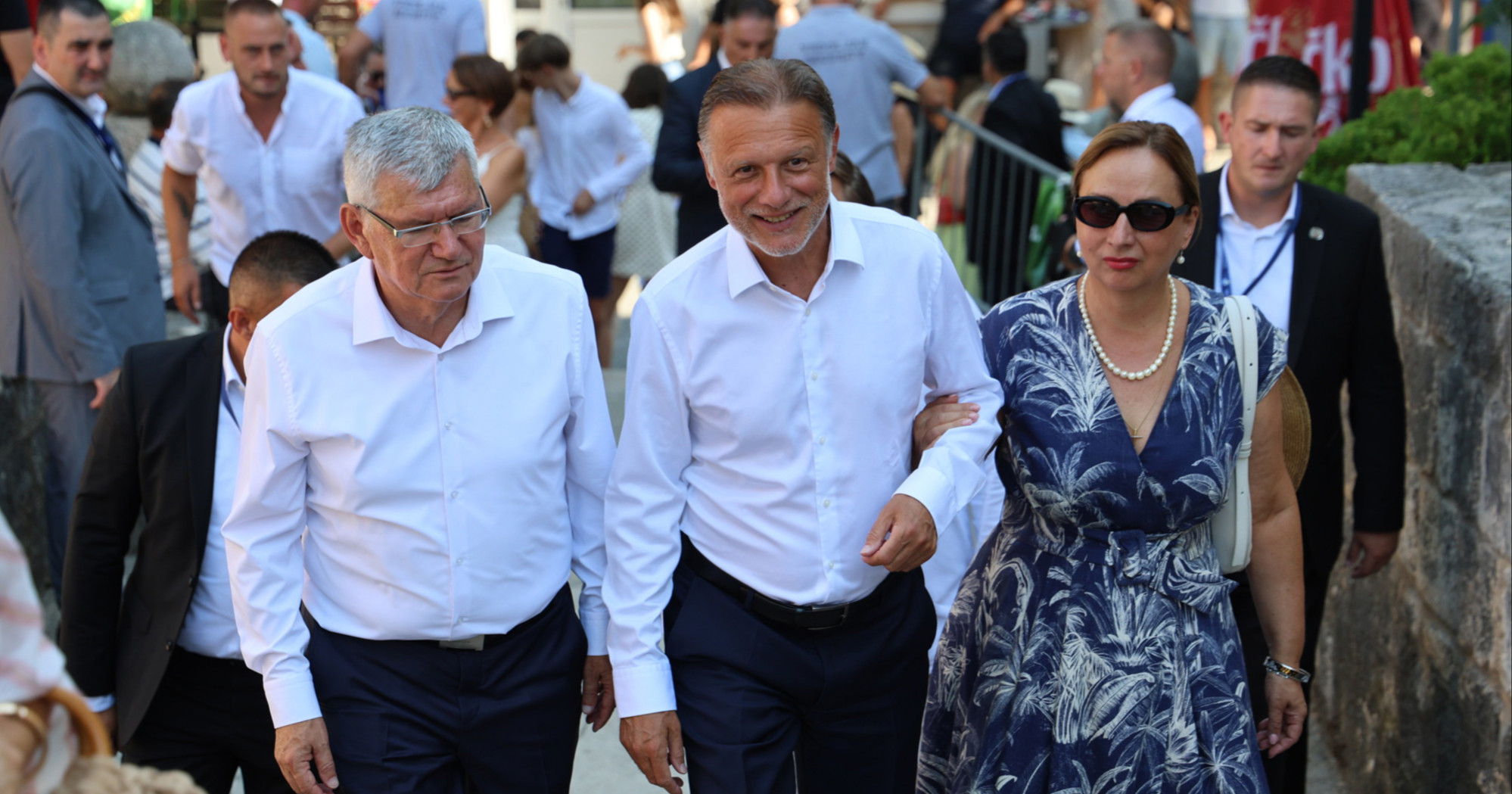 Jandroković na Sinjsku alku stigao sa suprugom Sonjom (Milanovićevom sestričnom)