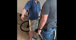 Incident kod HDZ-ovog stožera, policajac u civilu zgrabio mladiću bicikl