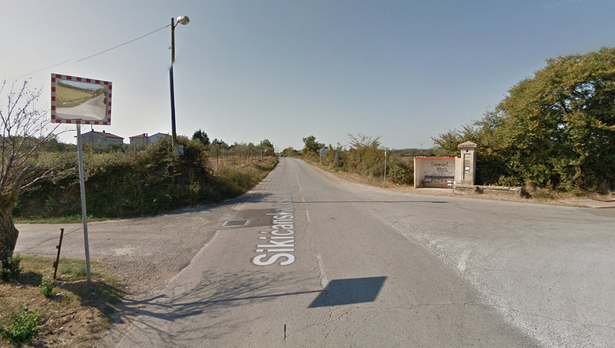 Istrijana zgnječio traktor, policajci mu išli pomoći pa sletjeli s ceste