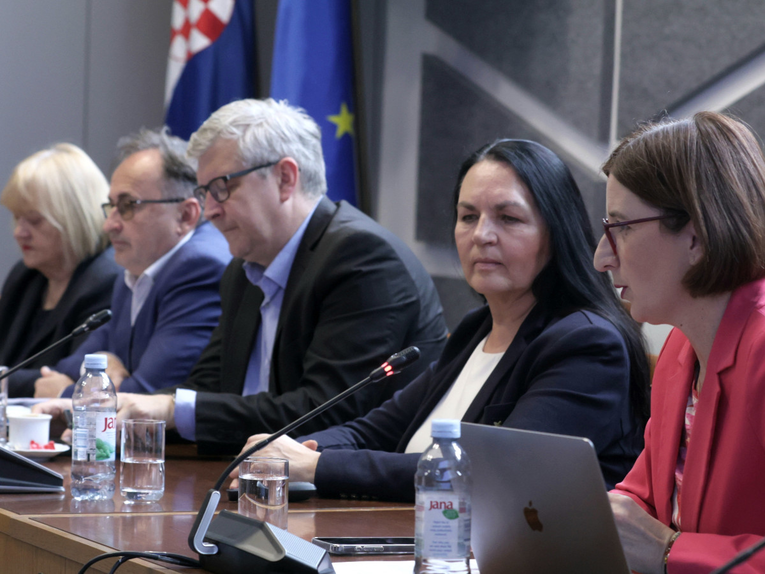 Okrugli stol u Saboru. "Imamo opustošene općine i županije koje služe samo HDZ-u"