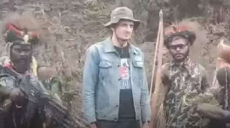 Pobunjenici u Indoneziji uzeli pilota s Novog Zelanda za taoca, u šumi spalili avion
