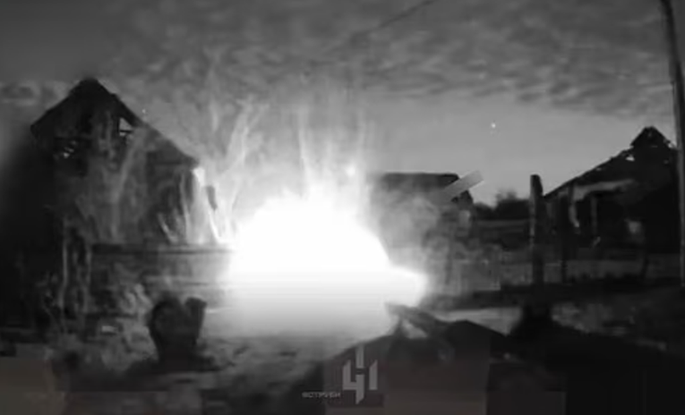 Snimljena izravna borba ukrajinskog robota i ruskog vojnika