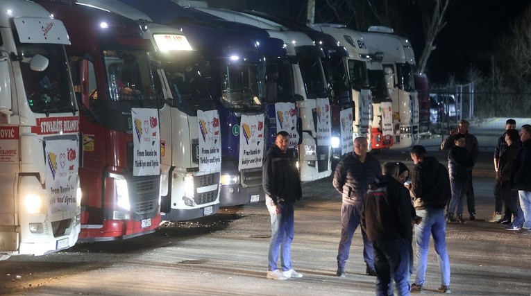 Konvoj s više od 50 kamiona krenuo prema Turskoj