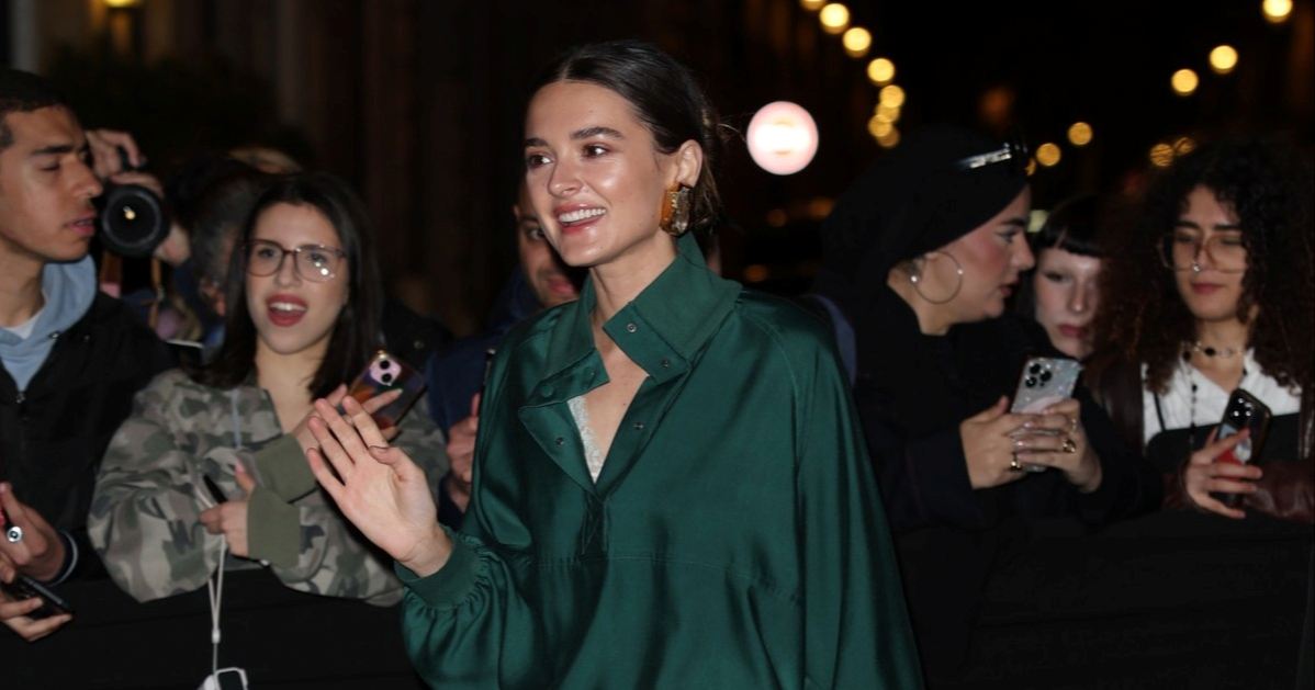 Mlada pjevačica pojavila se bez hlača na pariškom Tjednu mode