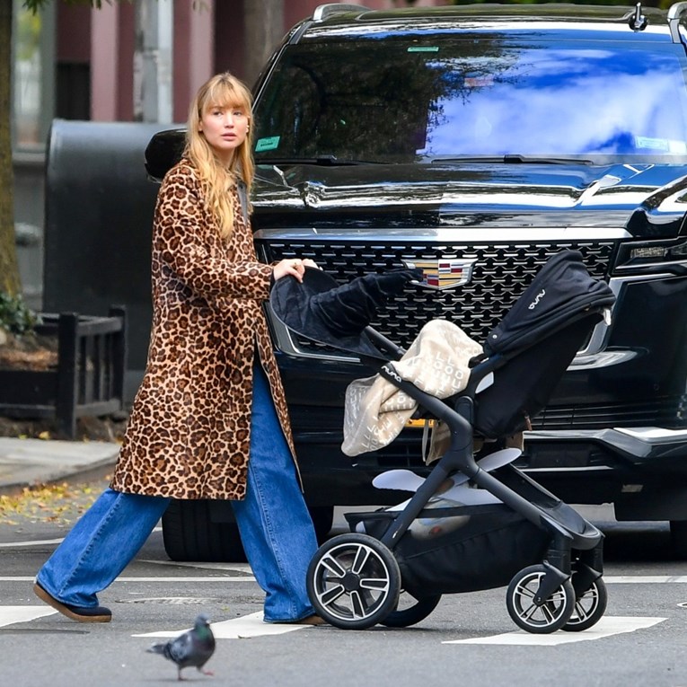Modna tradicija Jennifer Lawrence: Leopard kaput čim padne temperatura