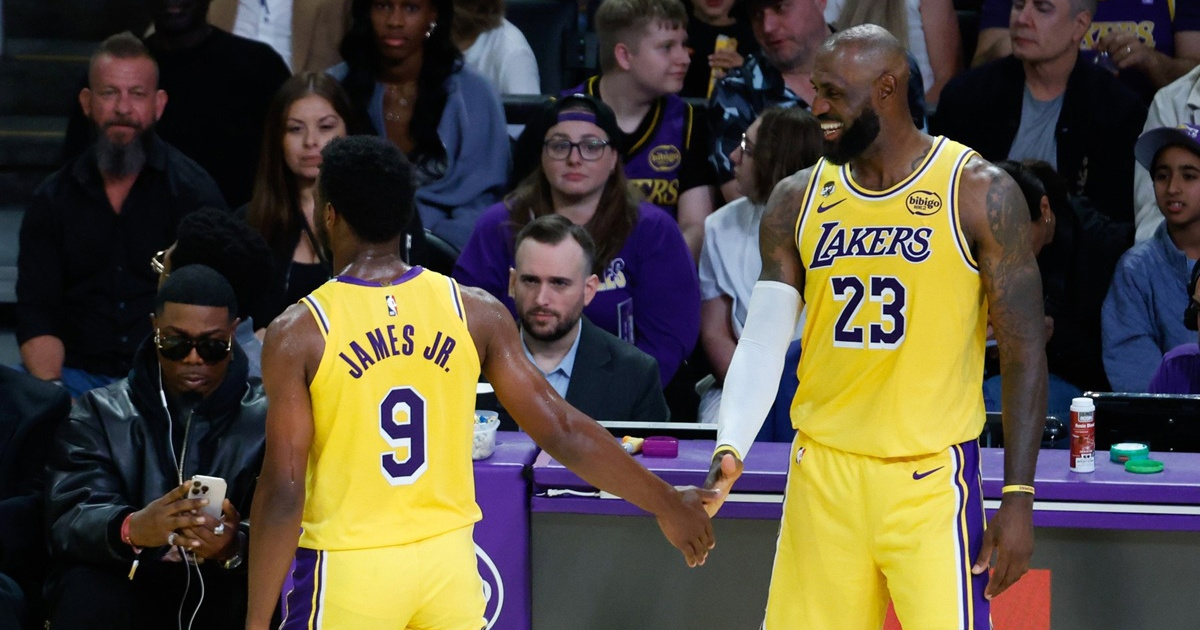 Pogledajte nikad viđenu akciju u NBA ligi. Alley-oop LeBrona i Bronnyja