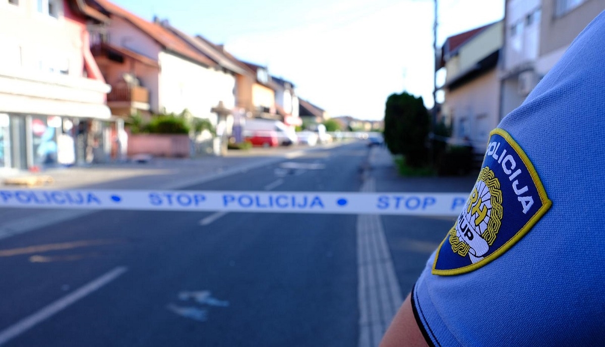Pijani vozač se u Sisku zabio u stup, u životnoj je opasnosti