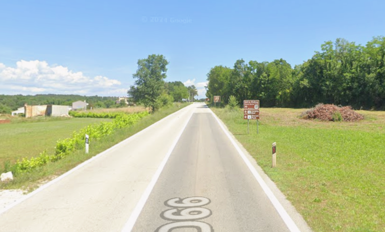 U prometnoj nesreći u Istri se sudarila dva auta i dva motora. Poginula Austrijanka