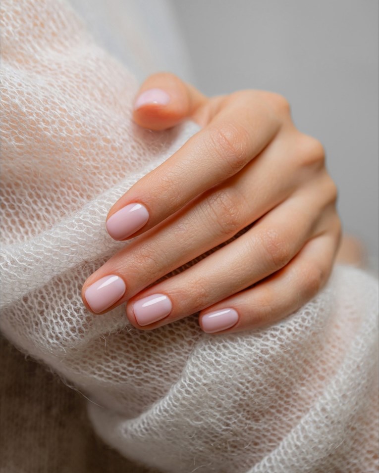 Zašto se žene kunu u ukrajinsku manikuru? Precizna je, traje i odiše "tihim luksuzom"