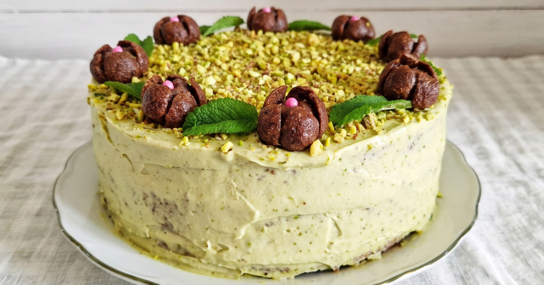 Torta od čokolade i pistacije koja izgleda kao iz slastičarnice, a nije komplicirana