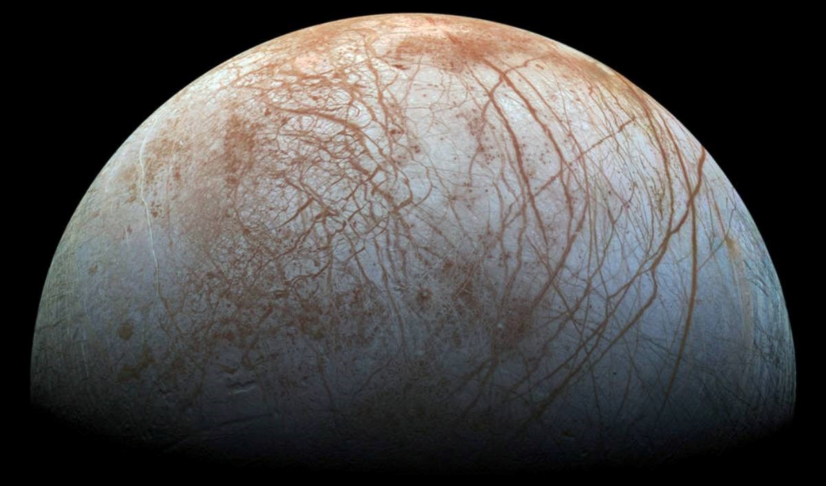 Na Jupiterovom mjesecu snijeg pada naopako?