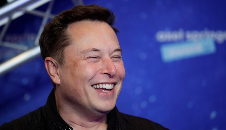 Twitterovi investitori tuže Elona Muska