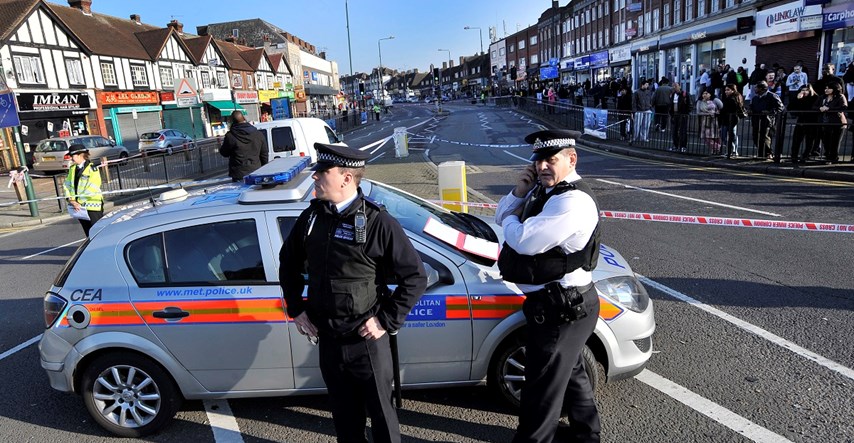 Policajac u Londonu napadnut mačetom, teško je ozlijeđen